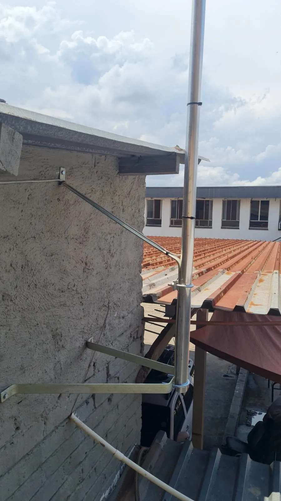A rooftop wireless installation